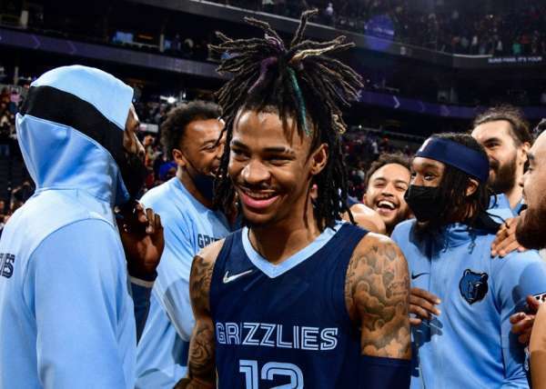  贾勒特阿伦制霸篮下骑士大胜活塞显强