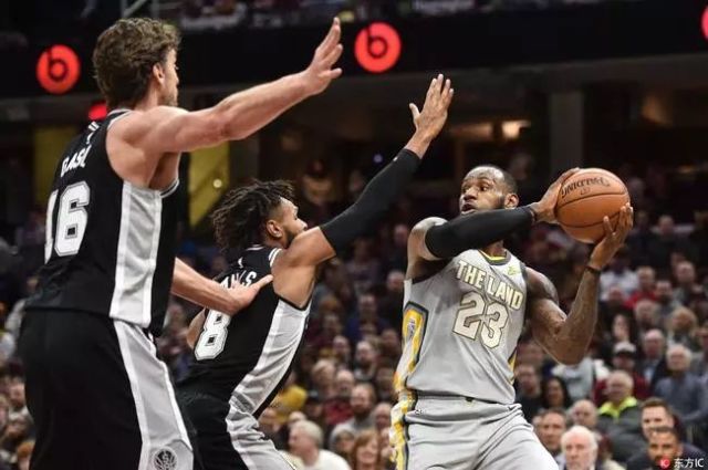  老鹰，特雷杨超远三分压哨，送给骑士两连败  